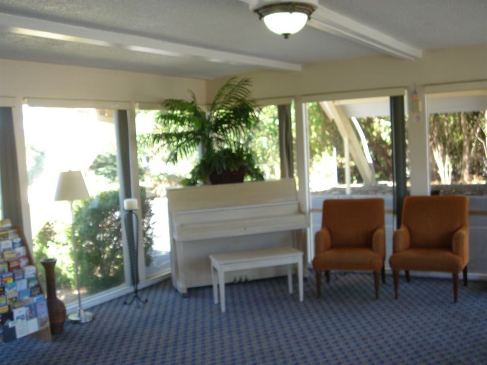 Econo Lodge Red Bluff Interior photo