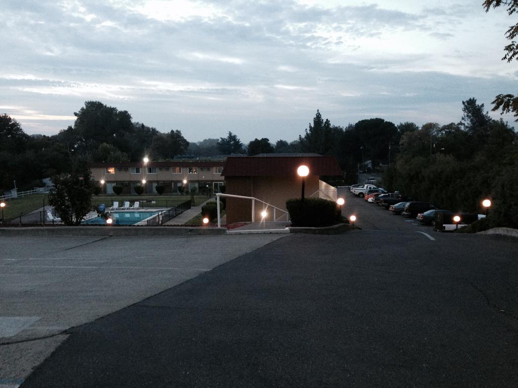 Econo Lodge Red Bluff Exterior photo