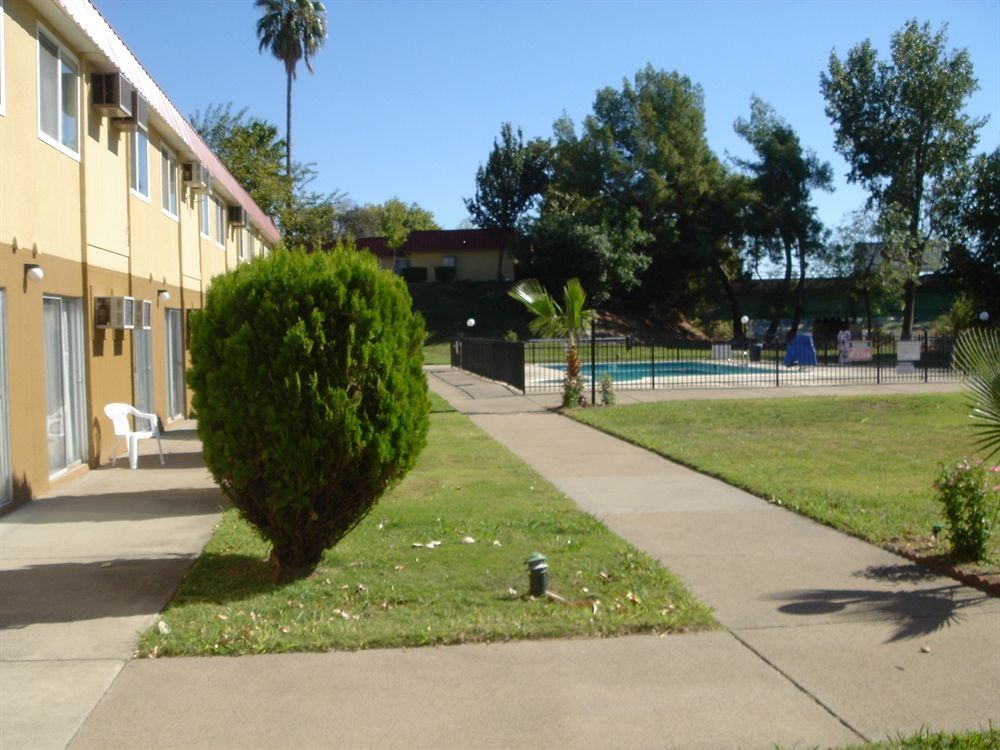 Econo Lodge Red Bluff Exterior photo