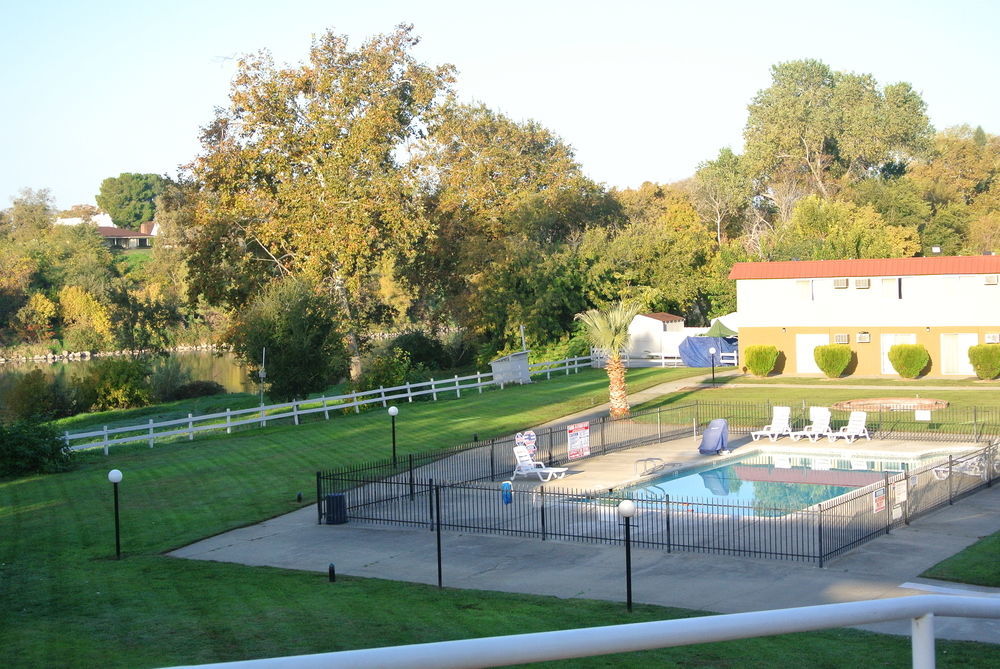 Econo Lodge Red Bluff Exterior photo